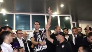 Izraz lica Dušana Vlahovića ne može nikog prevariti: Podigao je tri prsta, a zatim...